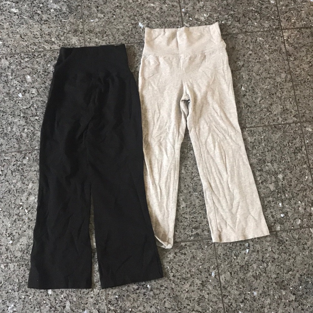 2 pairs of grey and black yoga pants. size S